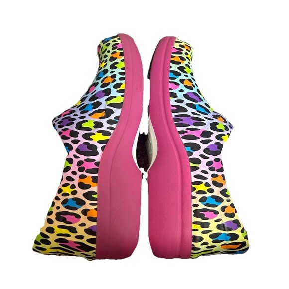 Lisa Frank Women Sz 6 Crocs Neria Pro II Clogs Pink Multi Cheetah Print Workwear - Picture 10 of 11